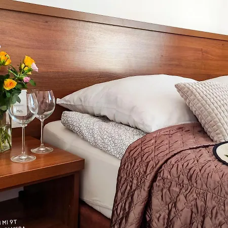 Quarto em Acomodações Particulares Goscinne Jolka *