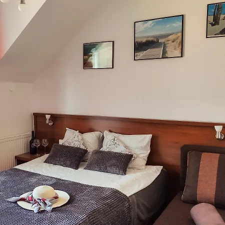 Quarto em Acomodações Particulares Goscinne Jolka *